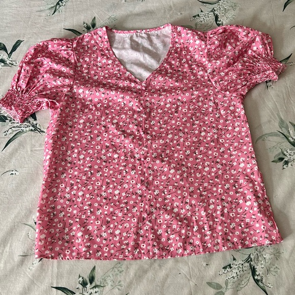 Pink Dainty Floral V-Neck Top Puff Short Sleeves - Picture 3 of 4